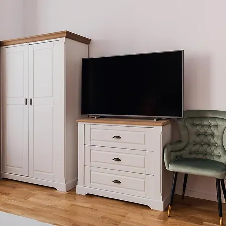 Pedestrian Street In Center For Comfortable And Beautiful With Comodities Within Walking Distance *