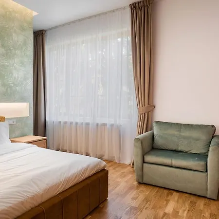 Pedestrian Street In Center For Comfortable And Beautiful With Comodities Within Walking Distance * קלוז'-נאפוקה