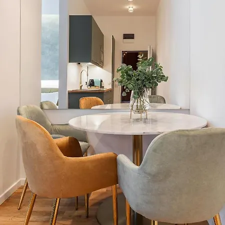 Pedestrian Street In Center For Comfortable And Beautiful With Comodities Within Walking Distance Apartment