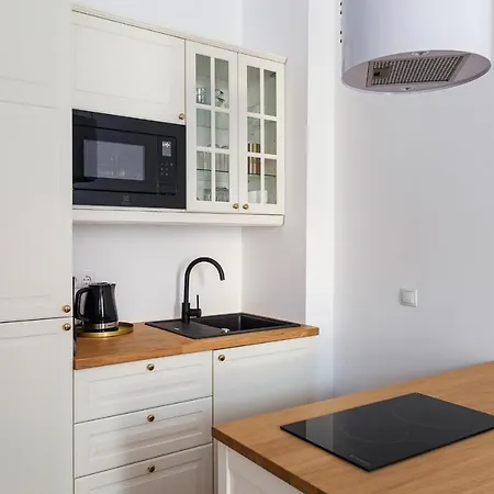 Pedestrian Street In Center For Comfortable And Beautiful With Comodities Within Walking Distance *