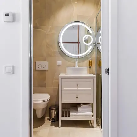 Apartment Pedestrian Street In Center For Comfortable And Beautiful With Comodities Within Walking Distance