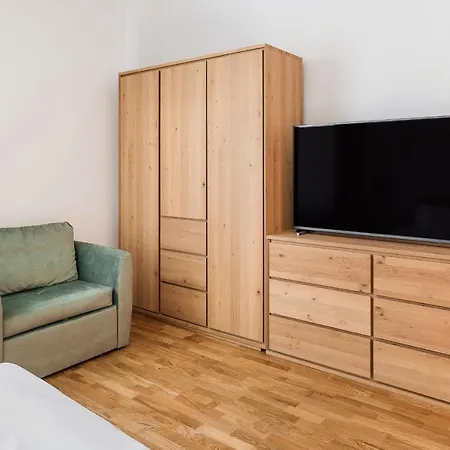 Pedestrian Street In Center For Comfortable And Beautiful With Comodities Within Walking Distance דירה *