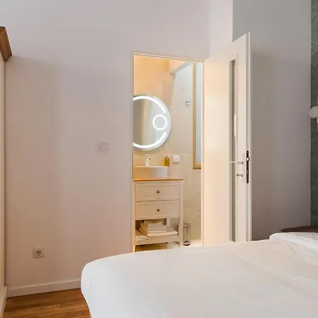 Pedestrian Street In Center For Comfortable And Beautiful With Comodities Within Walking Distance Apartment