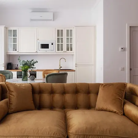 Pedestrian Street In Center For Comfortable And Beautiful With Comodities Within Walking Distance Apartment *