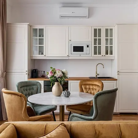 Pedestrian Street In Center For Comfortable And Beautiful With Comodities Within Walking Distance Cluj-Napoca