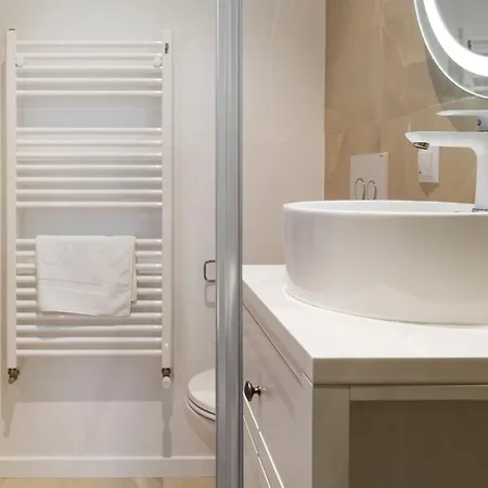 Pedestrian Street In Center For Comfortable And Beautiful With Comodities Within Walking Distance Cluj-Napoca