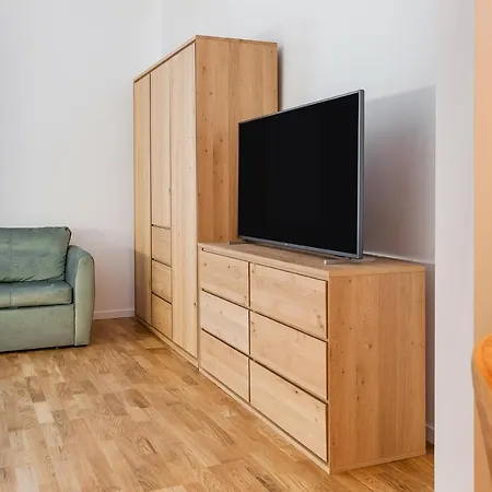 Apartment Pedestrian Street In Center For Comfortable And Beautiful With Comodities Within Walking Distance *