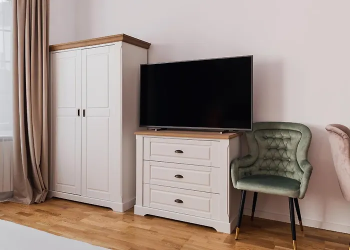 Pedestrian Street In Center For Comfortable And Beautiful With Comodities Within Walking Distance *