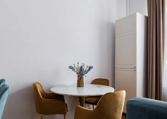 Pedestrian Street In Center For Comfortable And Beautiful With Comodities Within Walking Distance Apartment *