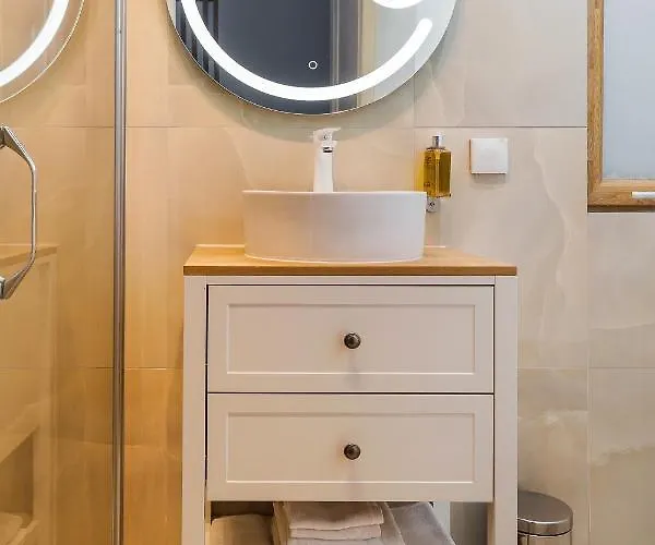 Pedestrian Street In Center For Comfortable And Beautiful With Comodities Within Walking Distance *