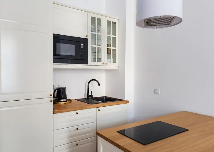 Pedestrian Street In Center For Comfortable And Beautiful With Comodities Within Walking Distance *