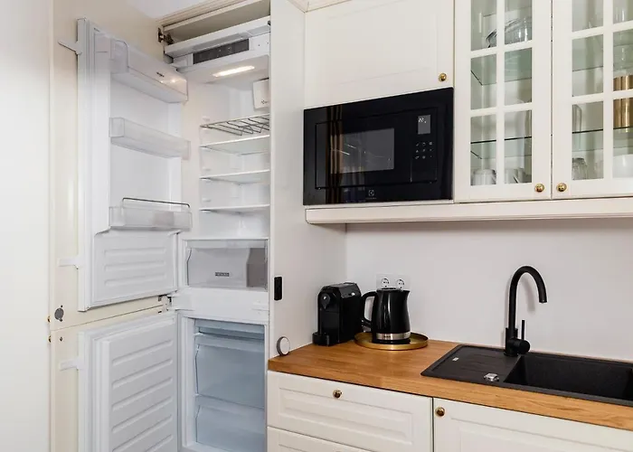 Pedestrian Street In Center For Comfortable And Beautiful With Comodities Within Walking Distance Apartment