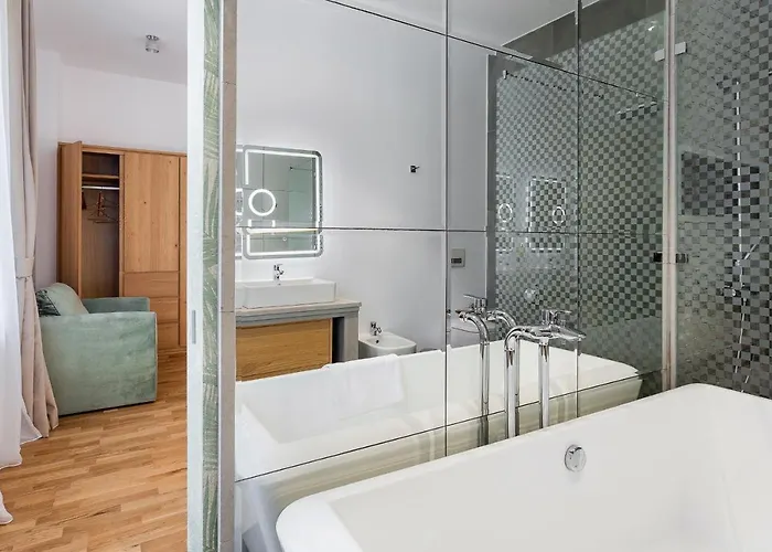 Apartment Pedestrian Street In Center For Comfortable And Beautiful With Comodities Within Walking Distance *