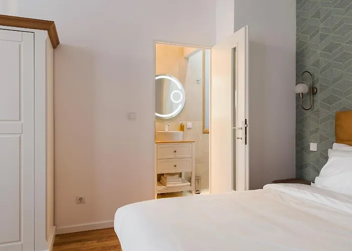 Pedestrian Street In Center For Comfortable And Beautiful With Comodities Within Walking Distance Apartmán