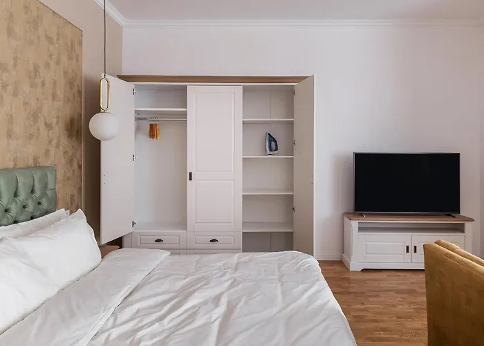 Pedestrian Street In Center For Comfortable And Beautiful With Comodities Within Walking Distance Apartment *